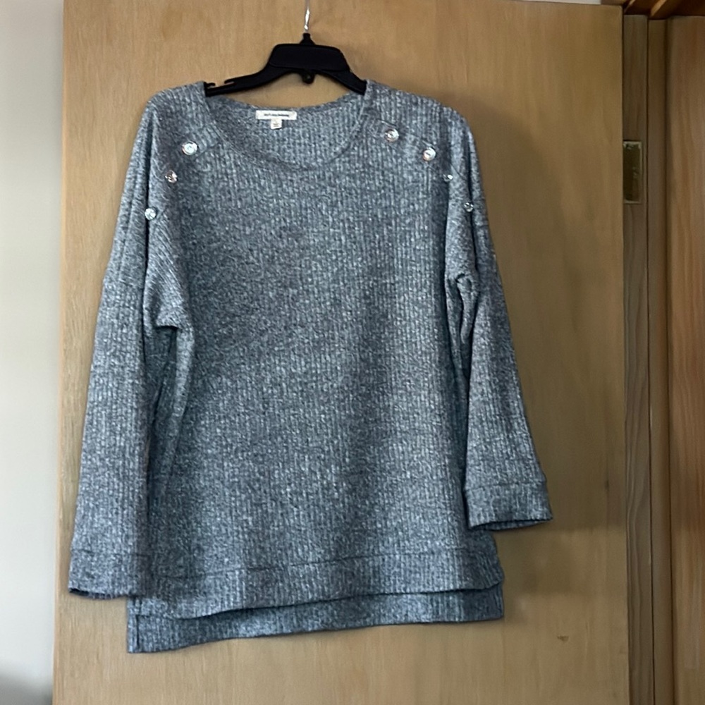 Gray top